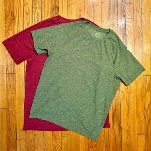 Pair of Gap Fit Workout Shirts, size Large (2)